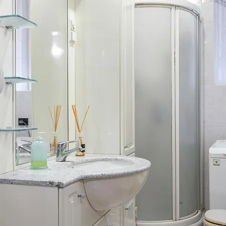Lägenhet Hostmate - - Via Rovereto Milano