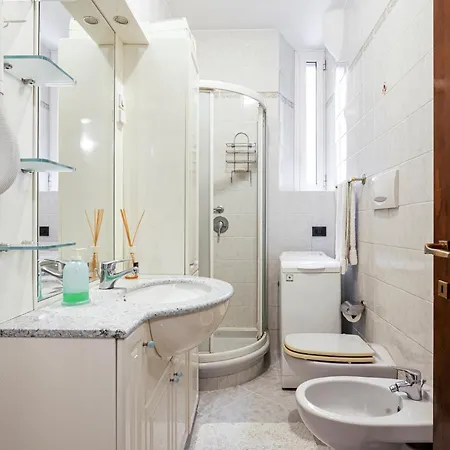Lägenhet Hostmate - - Via Rovereto Milano